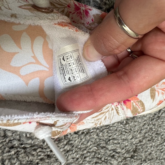 Roxy sneakers 7.5 - Picture 5 of 6